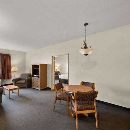 Rodeway Inn & Suites Tomahawk Kültér fotó