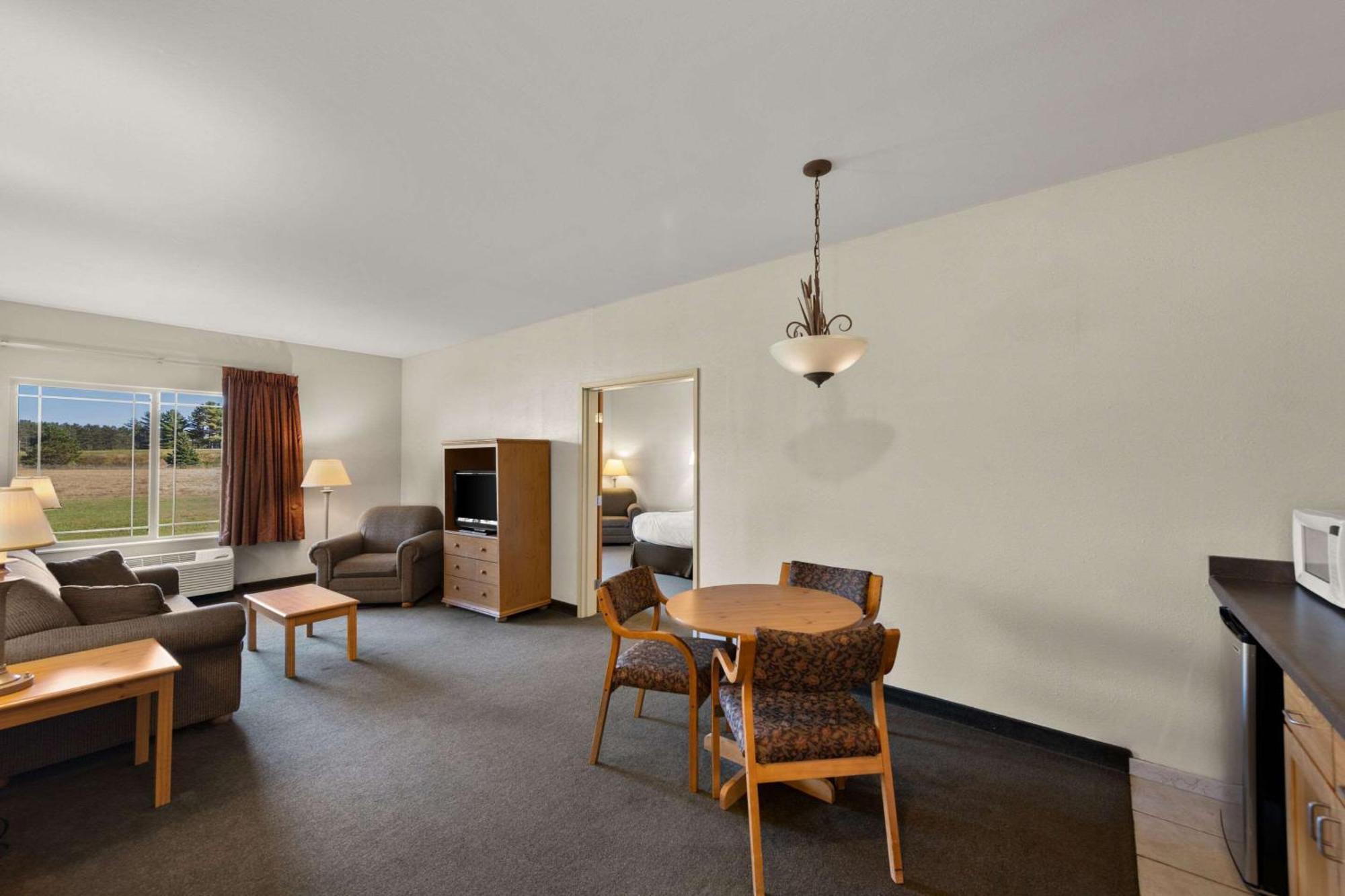Rodeway Inn & Suites Tomahawk Kültér fotó